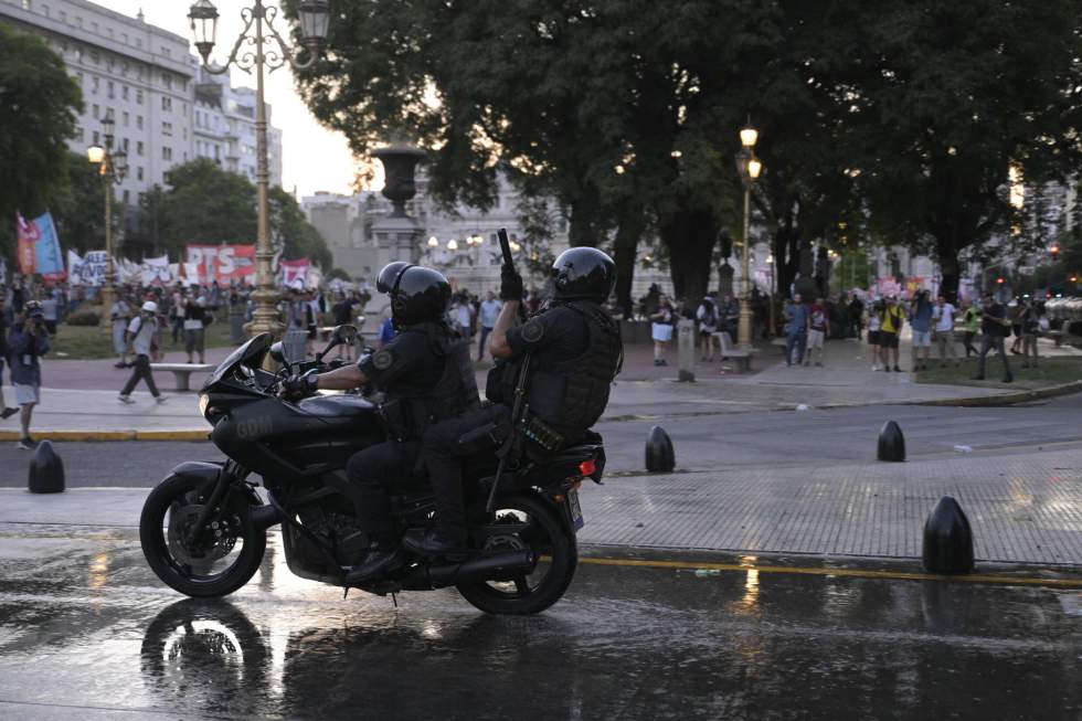 En Argentine, l'opposition quitte un temps le Parlement après la répression d'une manifestation