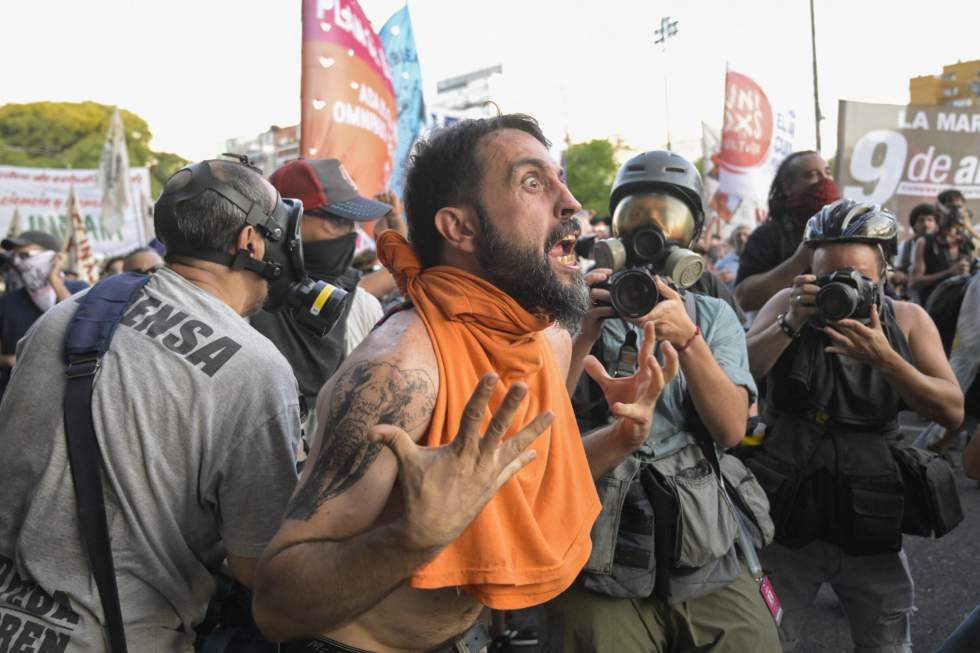 En Argentine, l'opposition quitte un temps le Parlement après la répression d'une manifestation