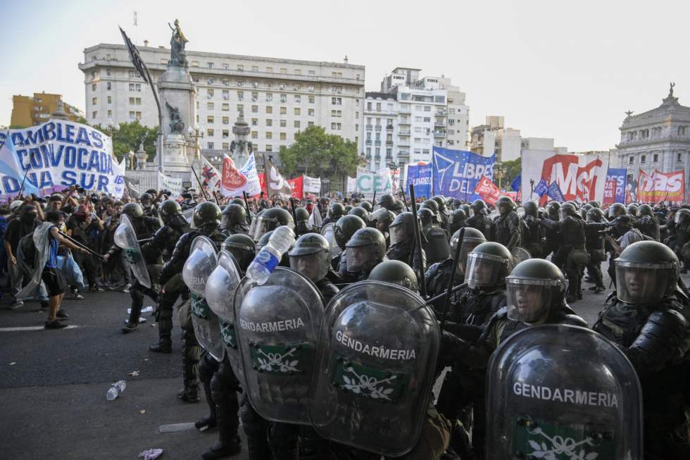 En Argentine, l'opposition quitte un temps le Parlement après la répression d'une manifestation