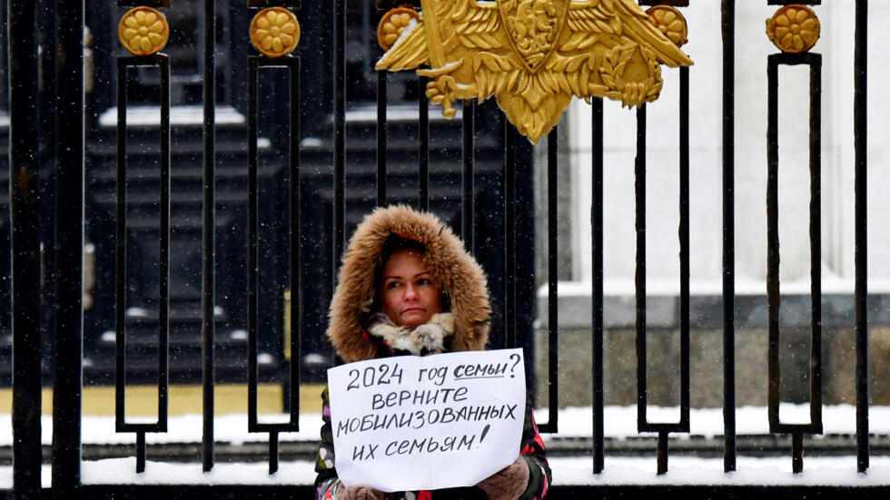 En Russie, des journalistes interpellés lors d'une manifestation de femmes de soldats