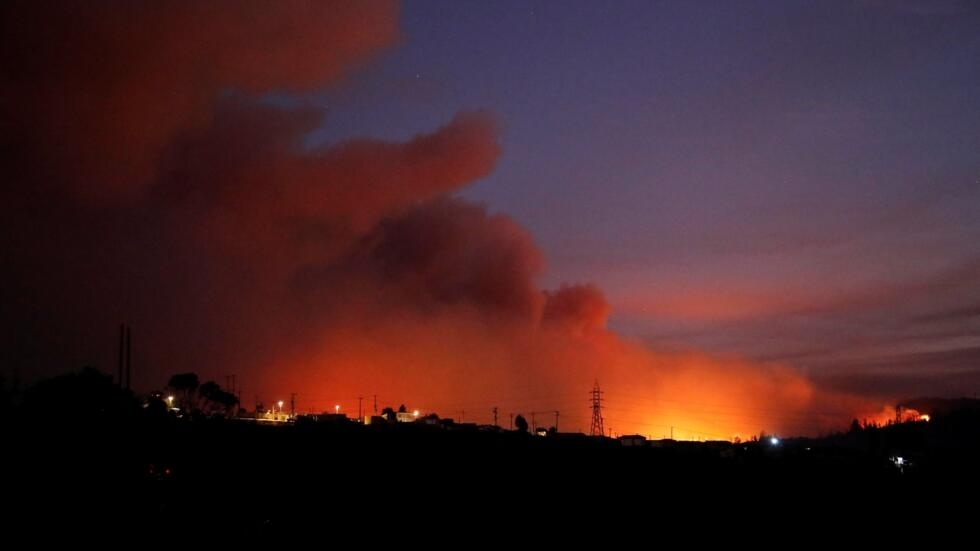 Feux de forêt au Chili : au moins 19 morts, l'état d'exception décrété