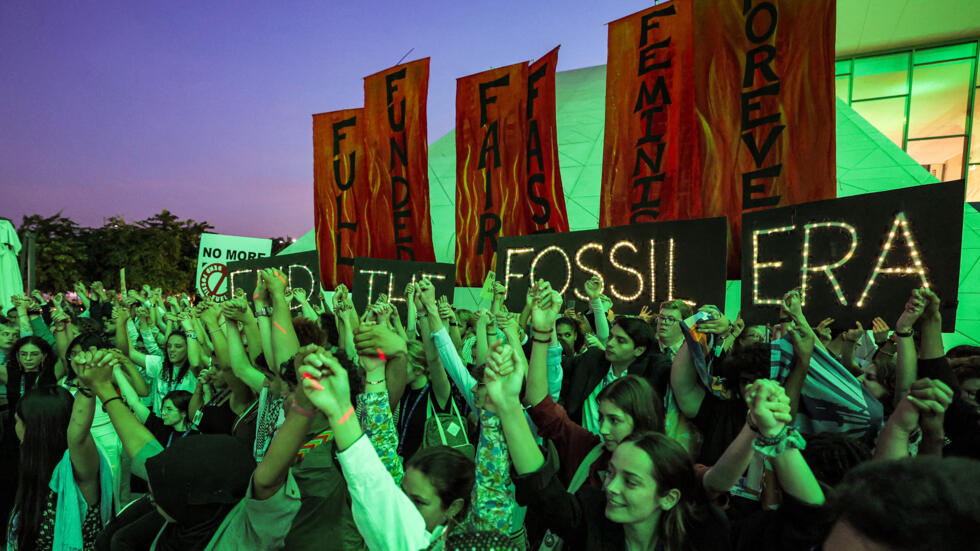 La COP28 joue les prolongations à la recherche d'un compromis sur les énergies fossiles