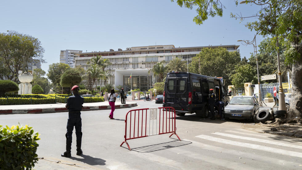 Sénégal : "C'est la consternation depuis que l'Assemblée a entériné le report de la présidentielle" Sénégal : "C'est la consternation depuis que l'Assemblée a entériné le report de la présidentielle"