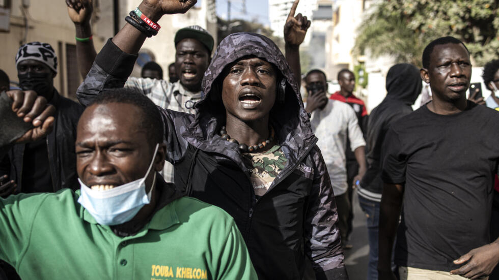 Crise au Sénégal : l'opposition, sonnée, crie au "coup d'État constitutionnel"