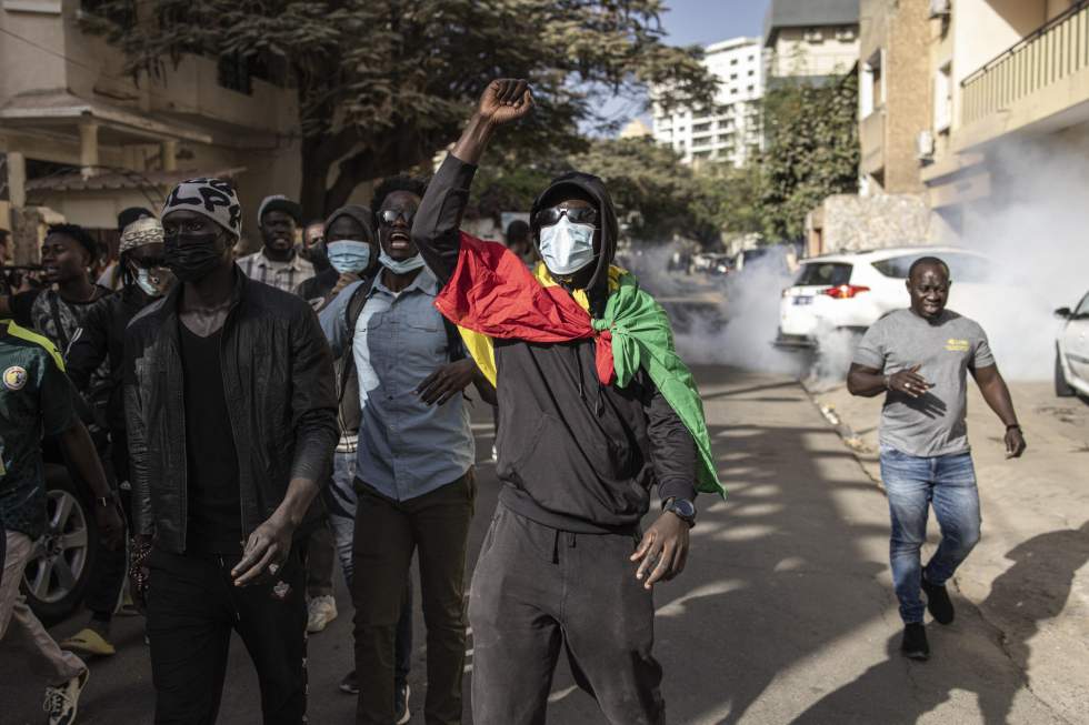 Crise au Sénégal : l'opposition, sonnée, crie au "coup d'État constitutionnel"