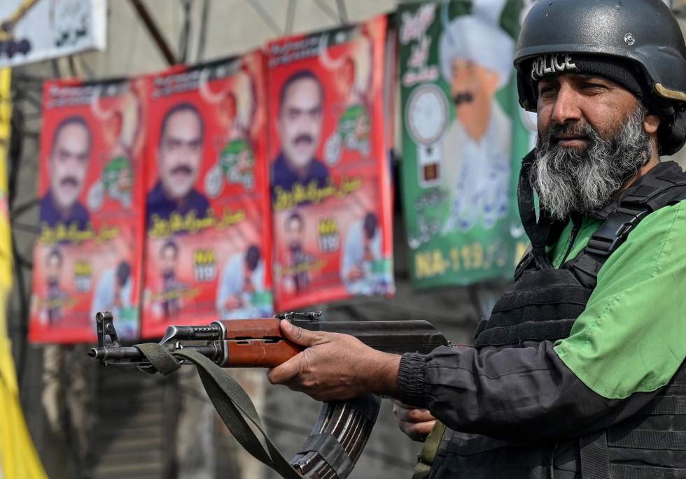 Le Pakistan secoué par des attentats meurtriers à la veille d'élections législatives