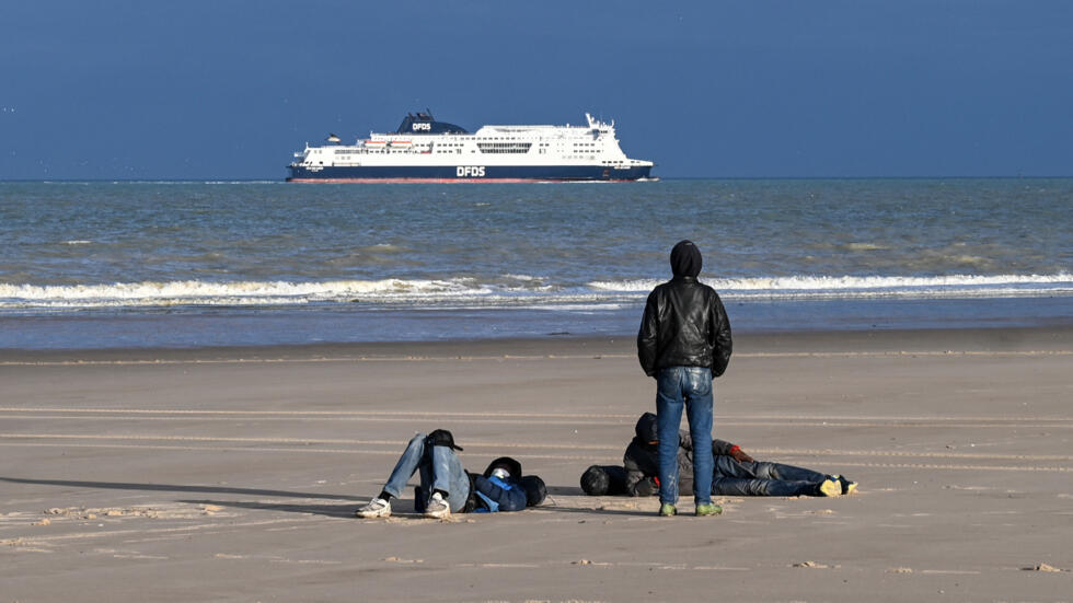 "On va aller de drame en drame" : dans la Manche, les migrants prennent toujours plus de risques