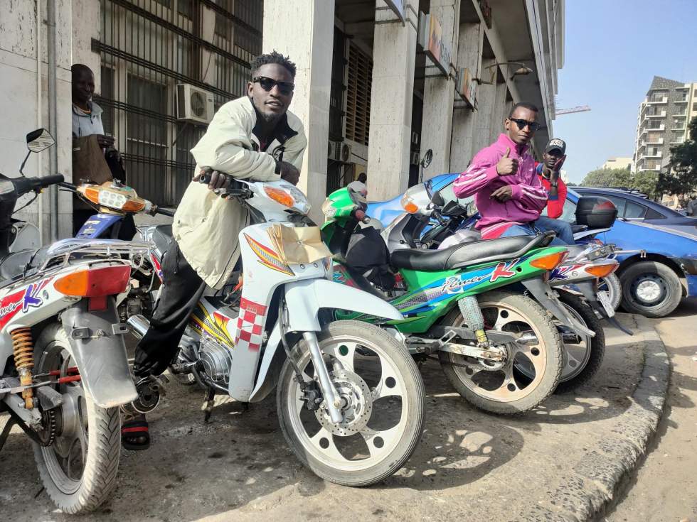À Dakar, les Sénégalais entre résignation et colère après le report de la présidentielle