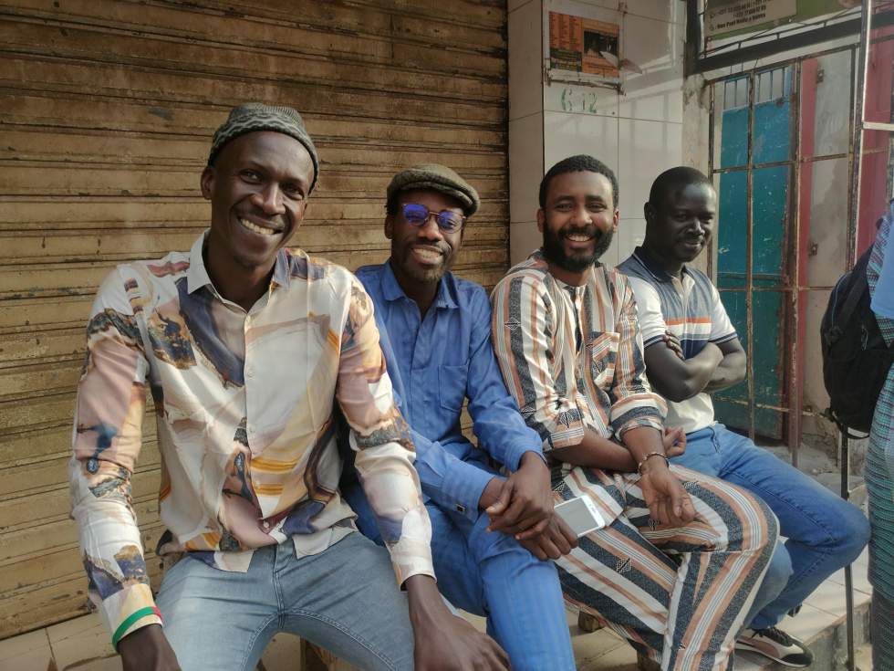 À Dakar, les Sénégalais entre résignation et colère après le report de la présidentielle