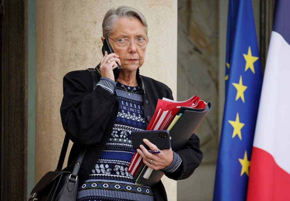 Loi immigration : interrompue, la réunion députés-sénateurs reprendra mardi matin