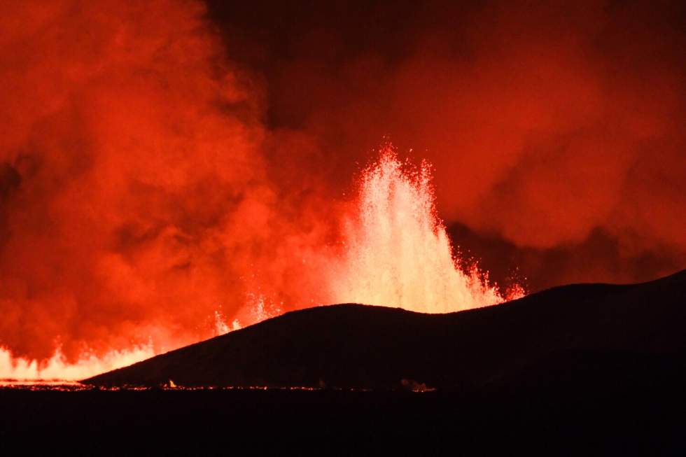 En images : nouvelle éruption volcanique en Islande, au sud de Reykjavik