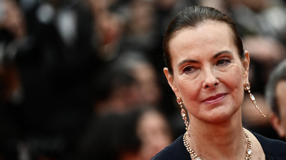 Carole Bouquet au secours de Gérard Depardieu, un homme "incapable de faire du mal à une femme"