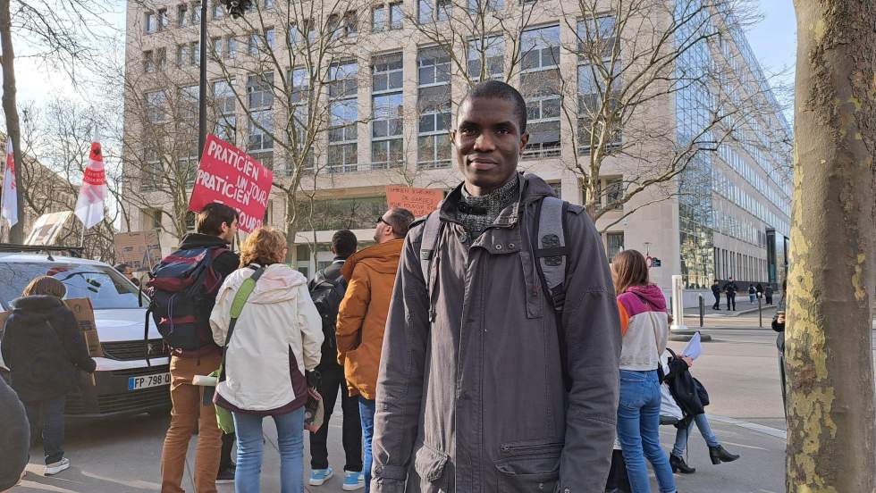 Le blues des médecins étrangers en France : "Pourquoi on ne me juge pas sur mon expérience ici ?"