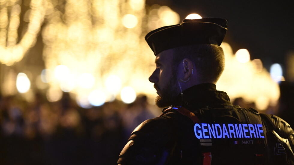 Nouvel An : plus de 90 000 policiers et gendarmes mobilisés en France