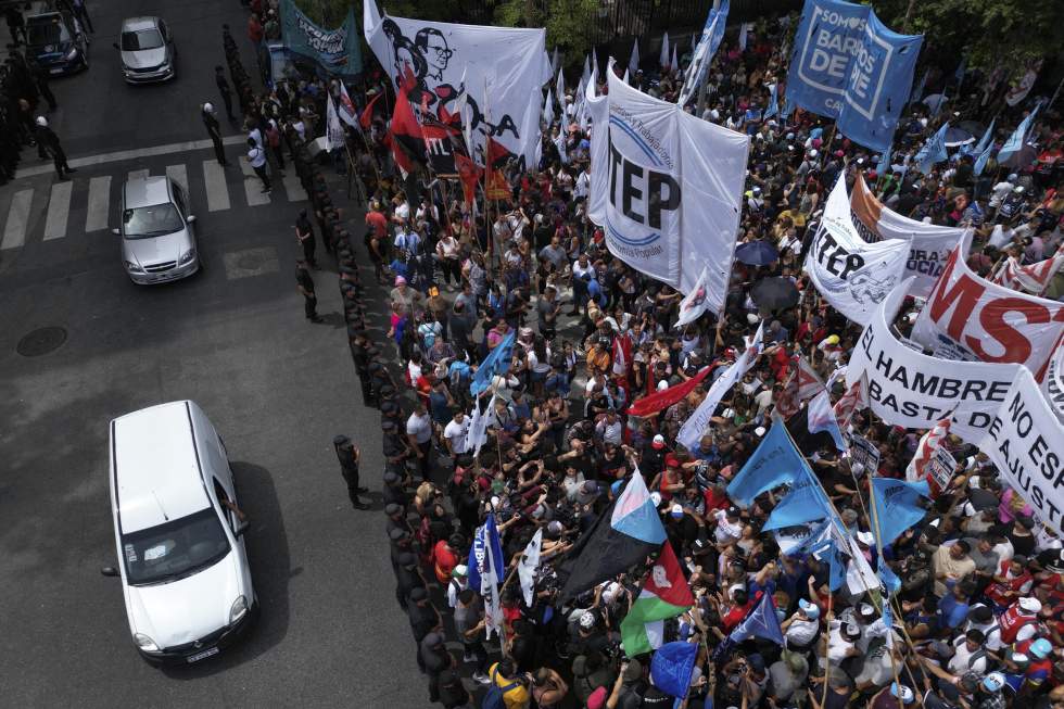 Crise en Argentine : le président Javier Milei face à la fronde des gouverneurs et des syndicats