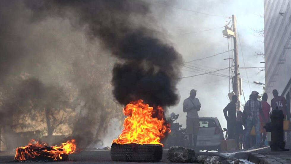 Haïti : le gouvernement décrète l'état d'urgence pour regagner le contrôle de Port-au-Prince Haïti : le gouvernement décrète l'état d'urgence pour regagner le contrôle de Port-au-Prince