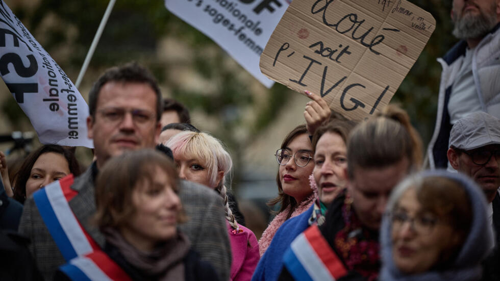 En direct : le Parlement français inscrit l'IVG dans la Constitution