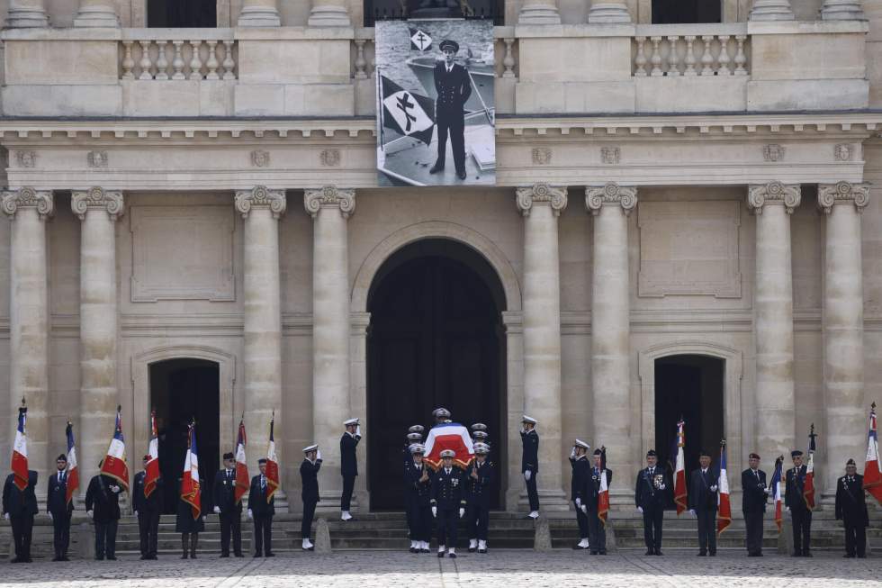 Hommage national à Philippe de Gaulle, qui s'est construit un destin à "l'ombre d'un grand homme"