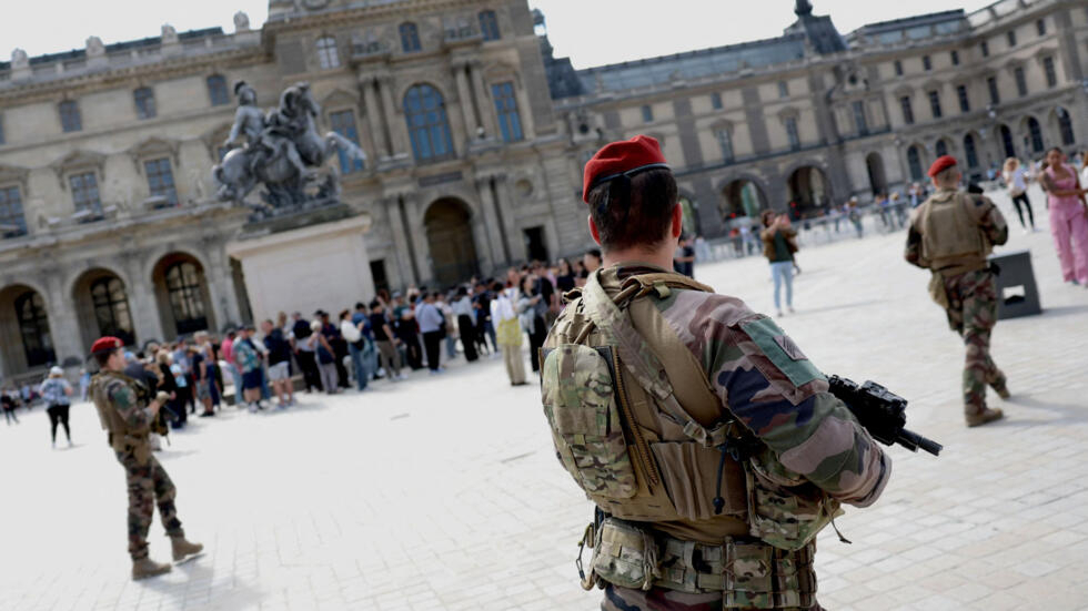 Après l'attaque de Moscou, la France réhausse le niveau d'alerte du plan Vigipirate