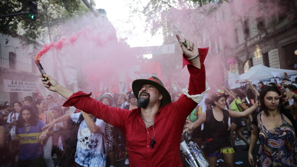 Les Argentins marchent en masse pour la mémoire des victimes de la dictature