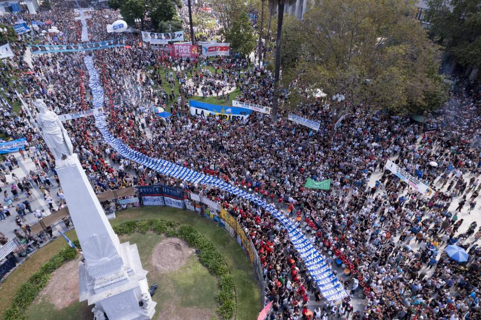 Les Argentins marchent en masse pour la mémoire des victimes de la dictature