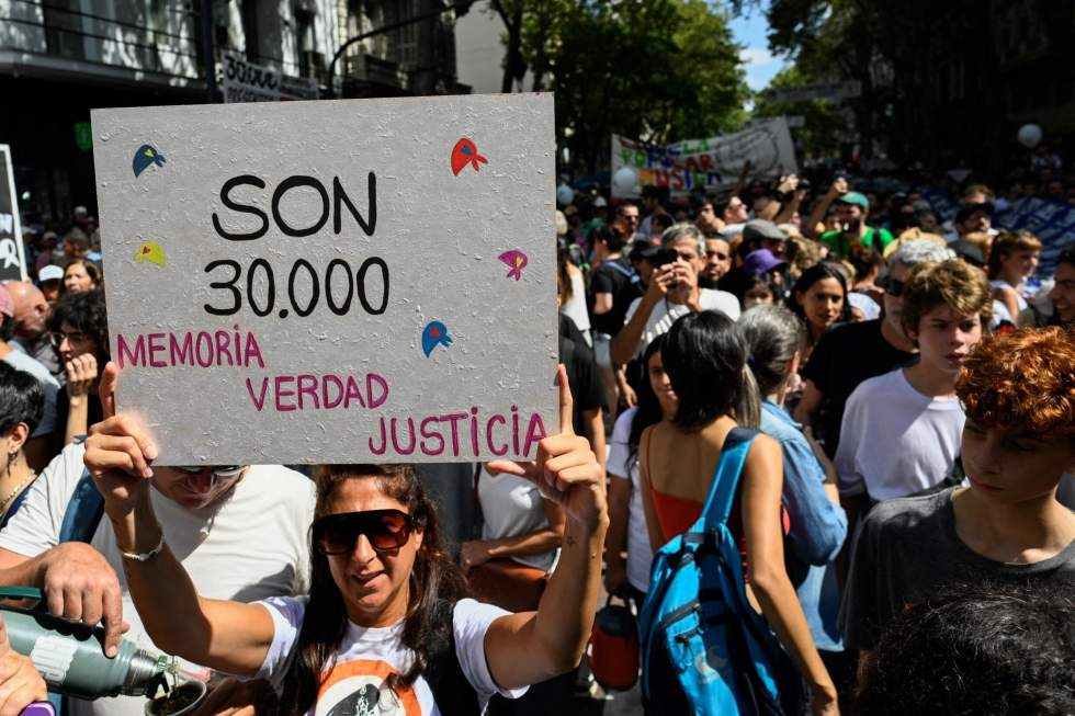 Les Argentins marchent en masse pour la mémoire des victimes de la dictature