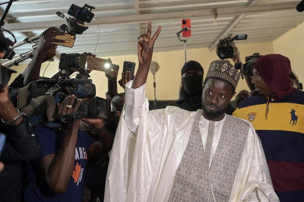 Présidentielle au Sénégal : le dépouillement a commencé, les résultats attendus dans la semaine Présidentielle au Sénégal : le dépouillement a commencé, les résultats attendus dans la semaine