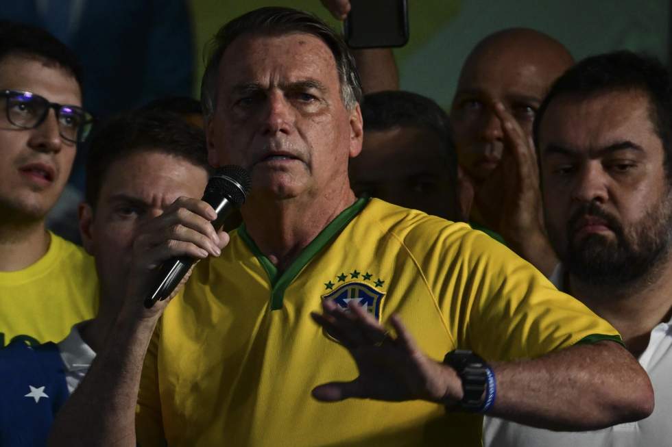 Confusion au Brésil après un séjour de Jair Bolsonaro à l'ambassade de Hongrie