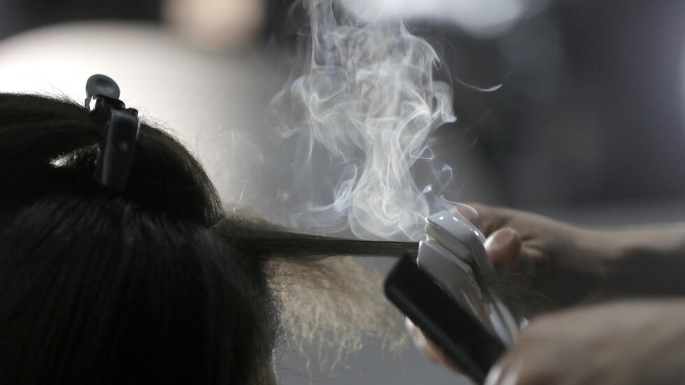 Des cheveux "pas professionnels" ? : la discrimination capillaire en débat à l'Assemblée Des cheveux "pas professionnels" ? : la discrimination capillaire en débat à l'Assemblée