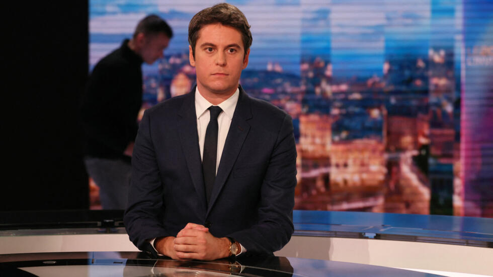 Voile à l'école : indignation après le départ d'un proviseur menacé de mort, l'État va porter plainte Voile à l'école : indignation après le départ d'un proviseur menacé de mort, l'État va porter plainte