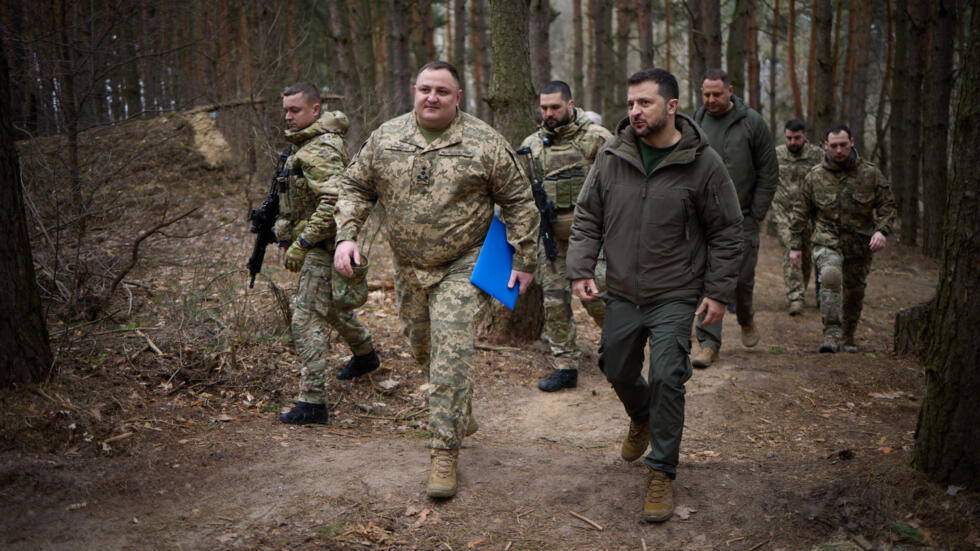 En Ukraine, Volodymyr Zelensky abaisse l'âge de la mobilisation de 27 à 25 ans