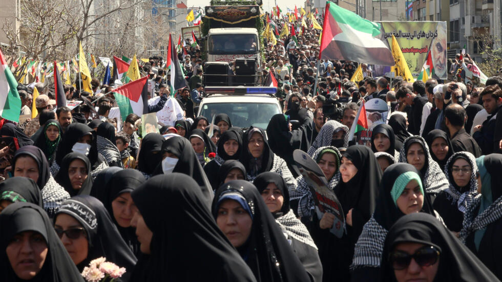 Hommage à Téhéran aux sept militaires iraniens tués en Syrie lors d'une frappe israélienne