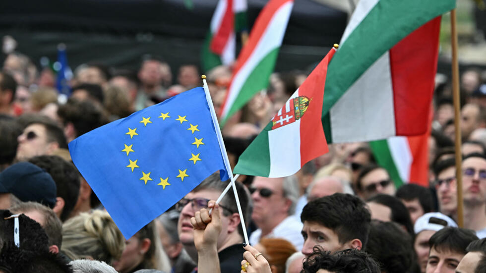 Hongrie : "Orban, démission!" : des dizaines de milliers de manifestants à Budapest Hongrie : "Orban, démission!" : des dizaines de milliers de manifestants à Budapest