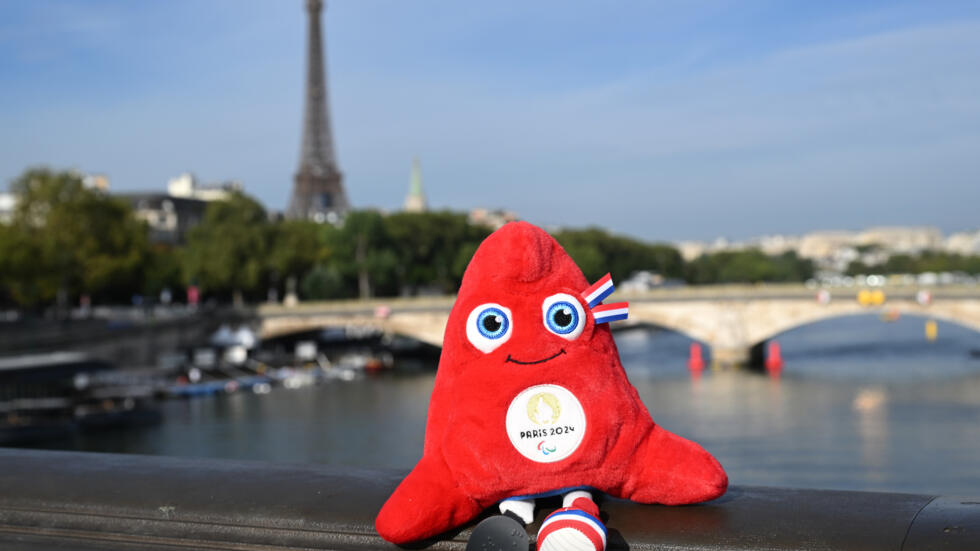 JO Paris-2024 : une ONG tire la sonnette d'alarme sur l'état des eaux de la Seine JO Paris-2024 : une ONG tire la sonnette d'alarme sur l'état des eaux de la Seine