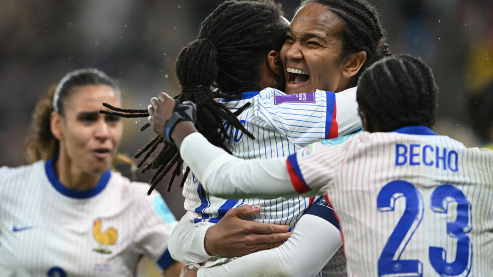 Qualifications à l'Euro 2025 : les Bleues s'imposent en Suède grâce à leur capitaine Wendie Renard