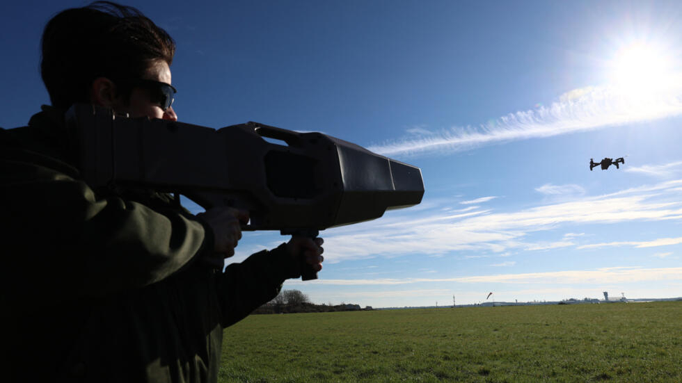 À moins de 100 jours des JO, les ratés d'un système de lutte antidrones inquiètent