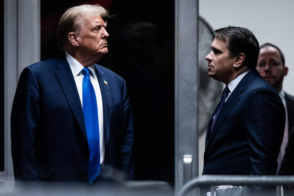 États-Unis : un homme tente de s'immoler par le feu devant le tribunal où Donald Trump est jugé