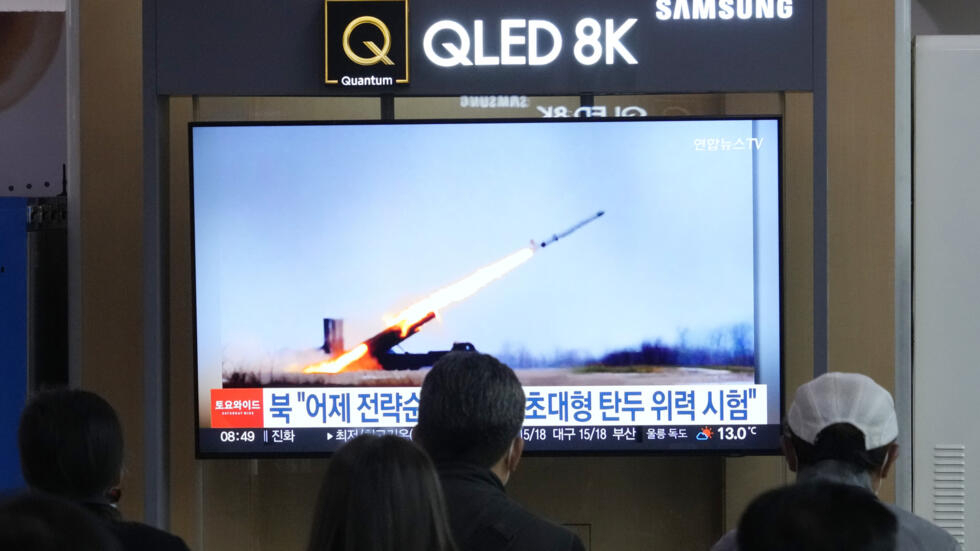 La Corée du Nord tire un nouveau missile balistique vers la mer du Japon La Corée du Nord tire un nouveau missile balistique vers la mer du Japon