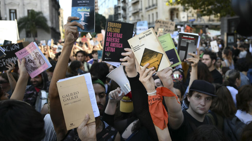 Des centaines de milliers d'Argentins manifestent pour défendre l'université publique