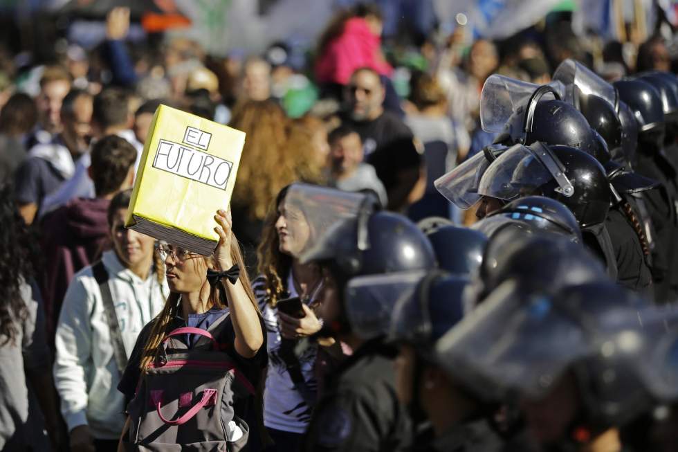 Des centaines de milliers d'Argentins manifestent pour défendre l'université publique