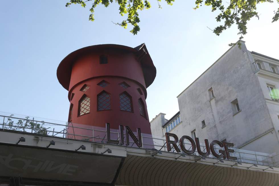 Le mythique cabaret du Moulin Rouge perd ses ailes mais reste ouvert Le mythique cabaret du Moulin Rouge perd ses ailes mais reste ouvert