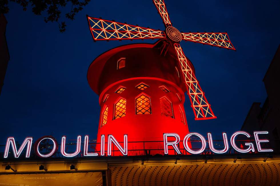 Le mythique cabaret du Moulin Rouge perd ses ailes mais reste ouvert Le mythique cabaret du Moulin Rouge perd ses ailes mais reste ouvert