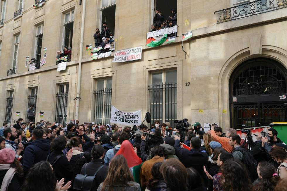 Un face à face tendu en dehors de Sciences Po Paris sur fond de mobilisation propalestinienne