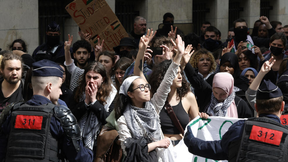 À Paris, la police intervient à la Sorbonne pour évacuer des militants pro-palestiniens