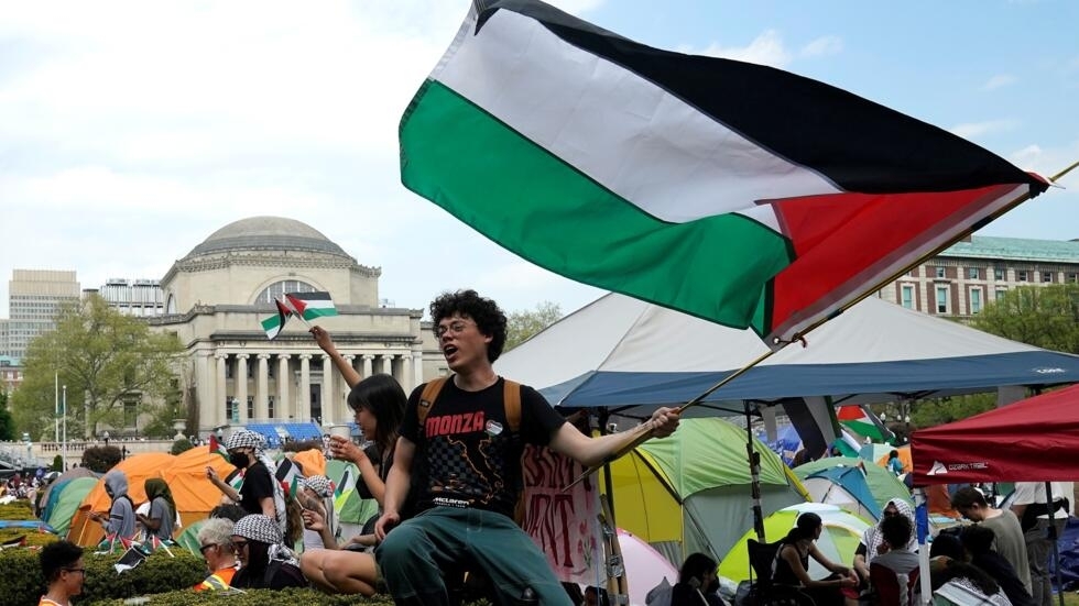 États-Unis : des étudiants pro-palestiniens, qui occupent leur campus, sanctionnés par Columbia