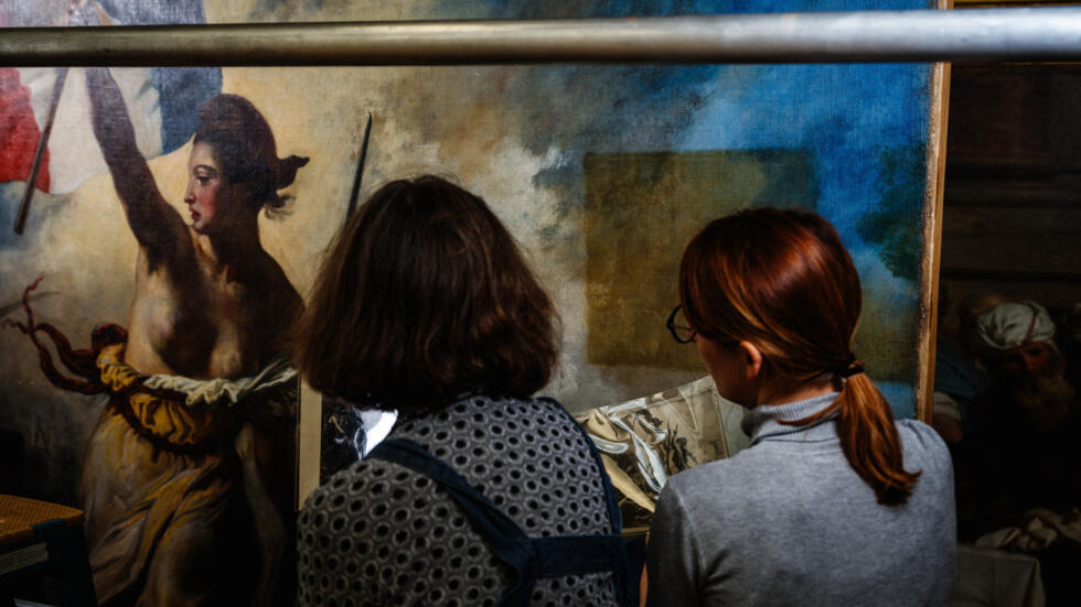 Au Louvre, la "Liberté guidant le peuple" dévoile enfin ses couleurs éclatantes