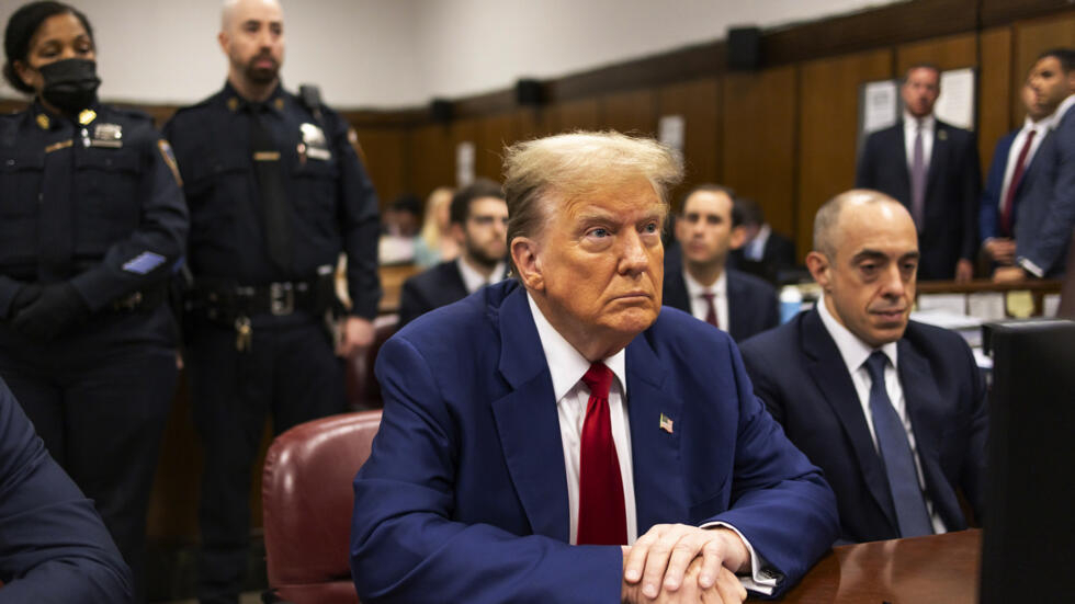 Donald Trump condamné à 9 000 dollars d’amendes et menacé d'être incarcéré Donald Trump condamné à 9 000 dollars d’amendes et menacé d'être incarcéré
