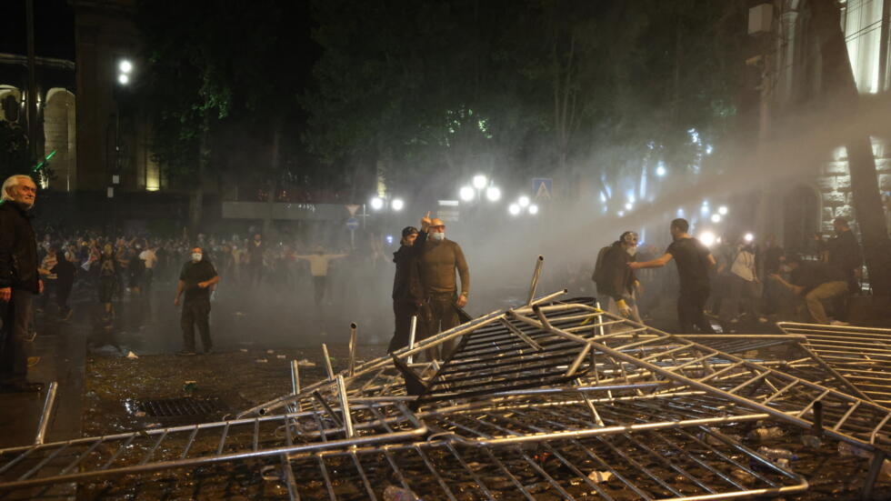 Géorgie : la police utilise gaz lacrymogène et balles en caoutchouc contre des manifestants pro-UE Géorgie : la police utilise gaz lacrymogène et balles en caoutchouc contre des manifestants pro-UE