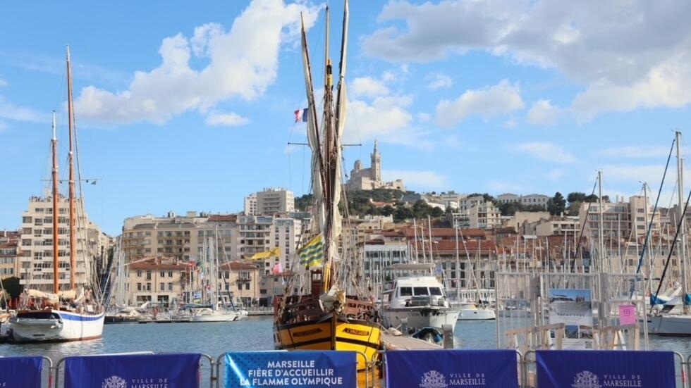 🔴 En direct : suivez la parade de la flamme olympique qui arrive à Marseille