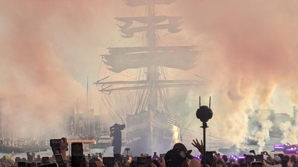 Patrouille de France, Jul et fumigènes : 5 moments marquants de l'arrivée de la flamme à Marseille